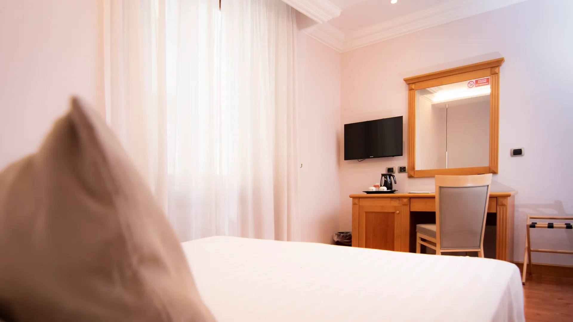 Hotel Giolli Nazionale Rome 3*,