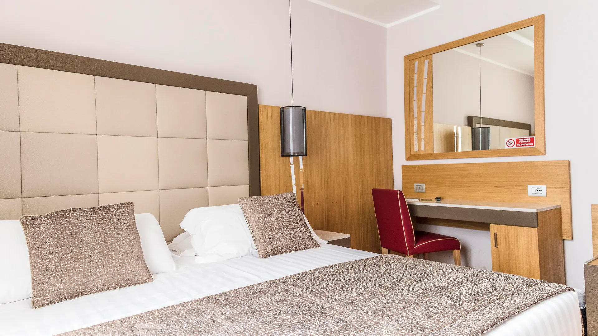 Hotel Giolli Nazionale Rome 3*,